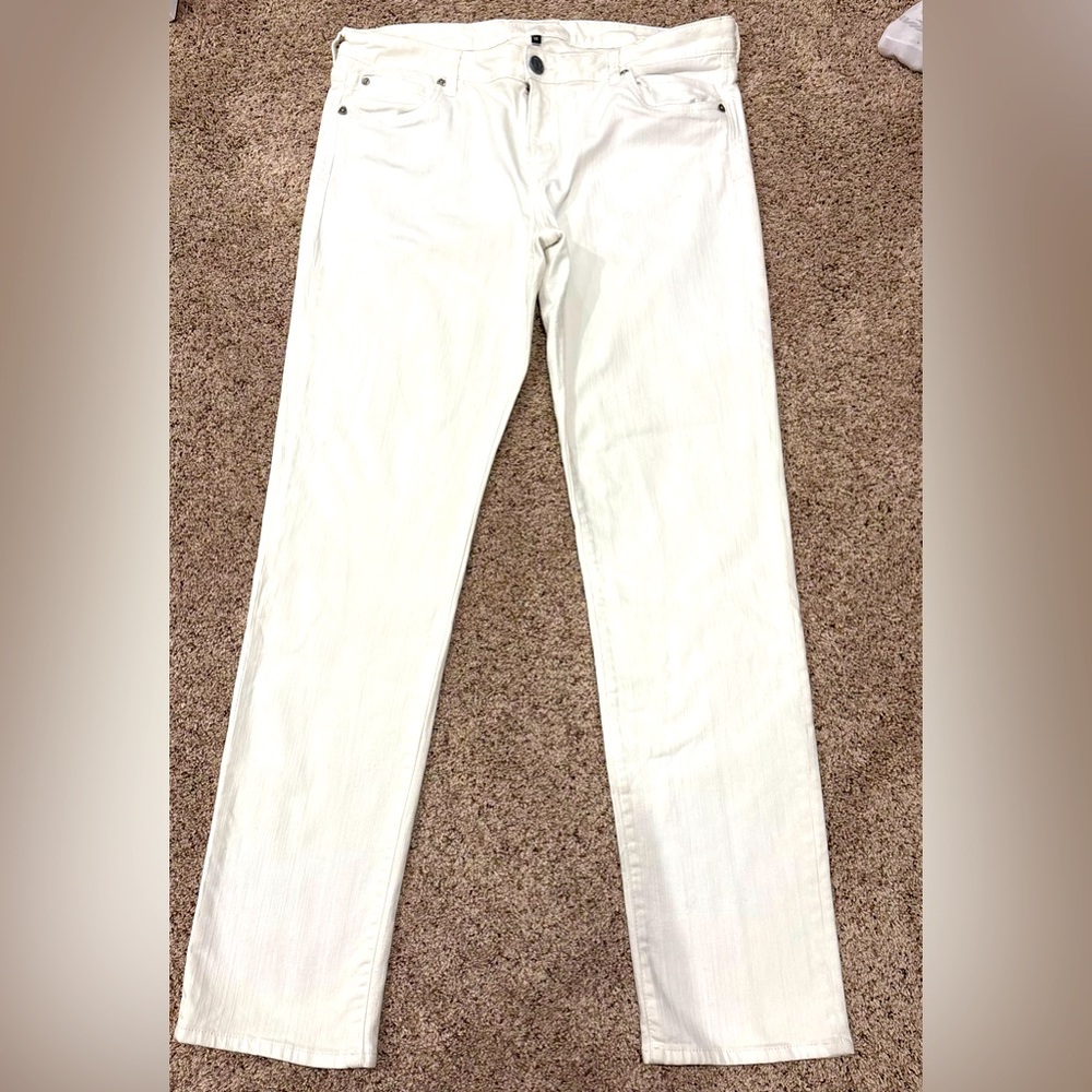 Size 16 Kut From the Kloth boot cut white jeans. EUC, no damage. 
MSRP 110